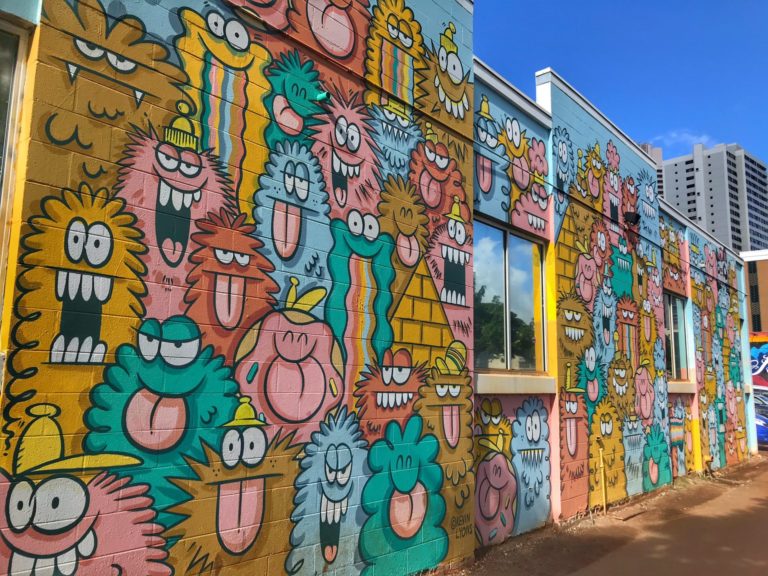 カカアコ ウォールアート 人気のアロハモンスターに新作？？ Have a lovely time !! 株式会社マップトラベル